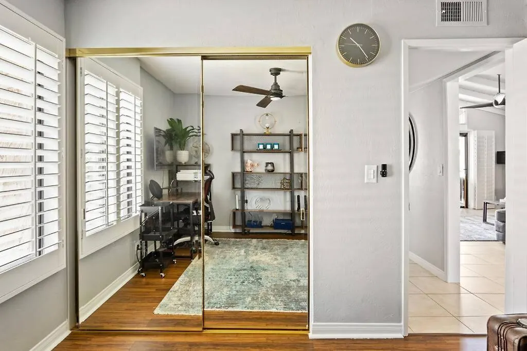 Palm Springs Unique Central Condo