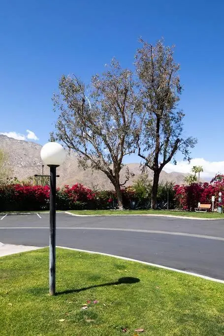 Palm Springs Unique Central Condo