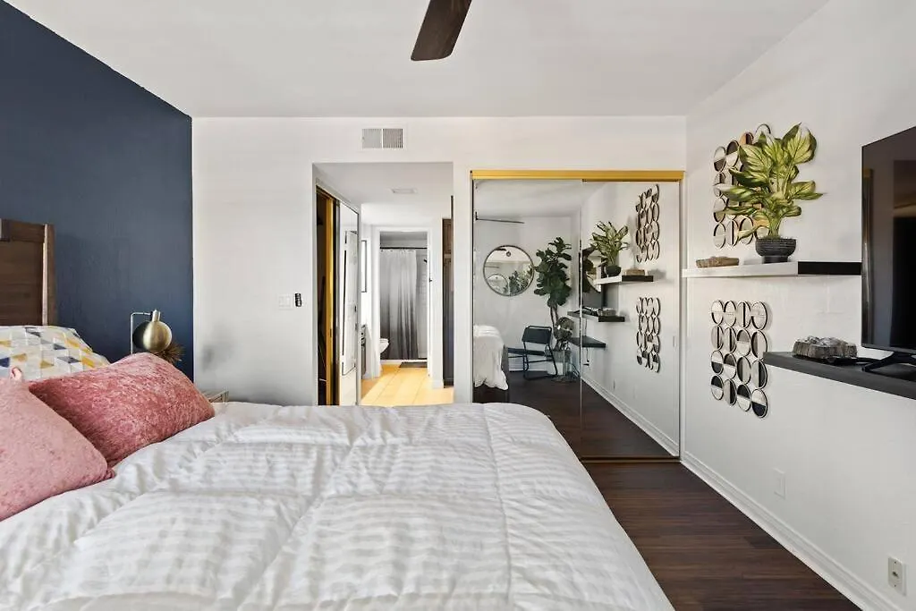 Palm Springs Unique Central Condo