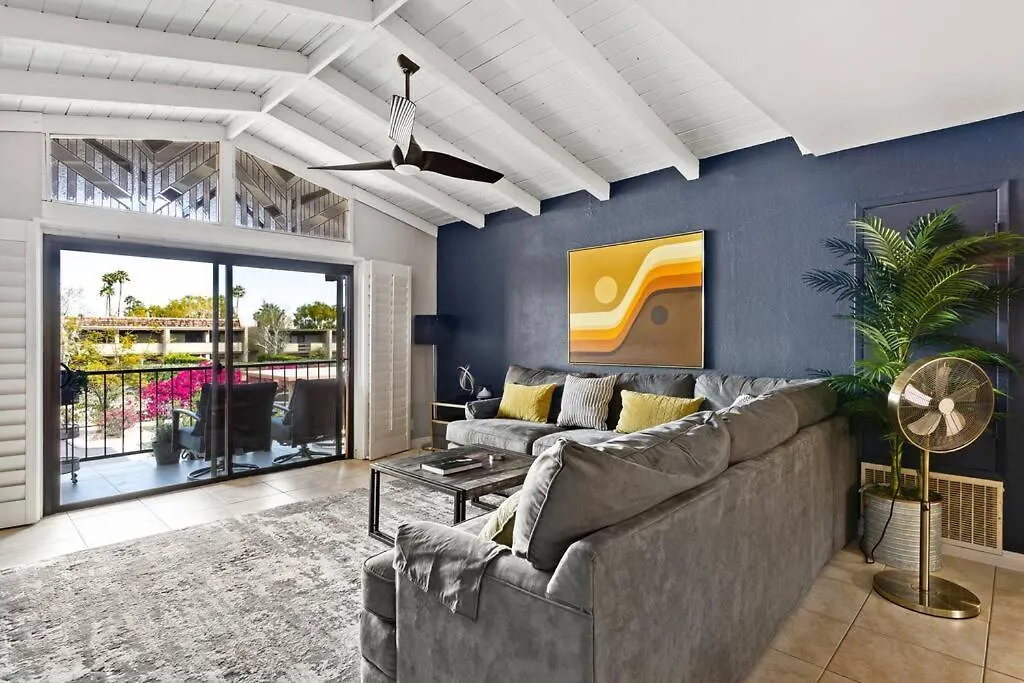 Palm Springs Unique Central Condo